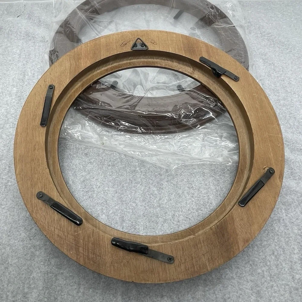 Van Hygan & Smythe Round Wood 8.5